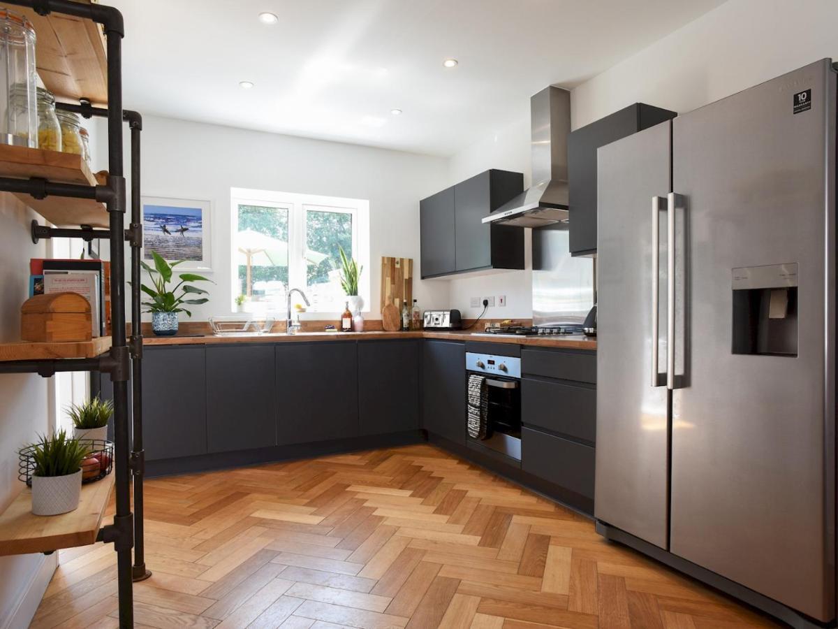 Pass The Keys Beautiful Family Sleeps 6 Holiday home *