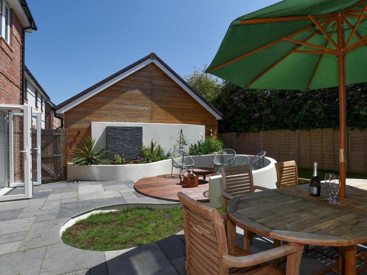 Pass The Keys Beautiful Family Sleeps 6 Holiday home