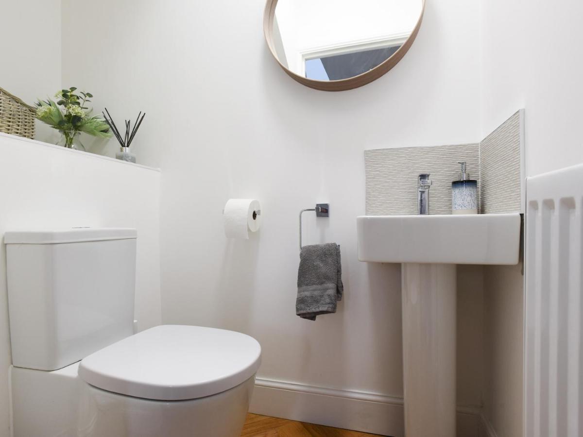 Pass The Keys Beautiful Family Sleeps 6 Holiday home
